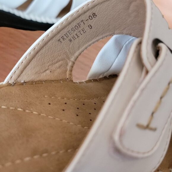 Dream Pairs White Sunburst Design Comfortable Sandals in Size 9  - NWOT - Picture 2 of 4